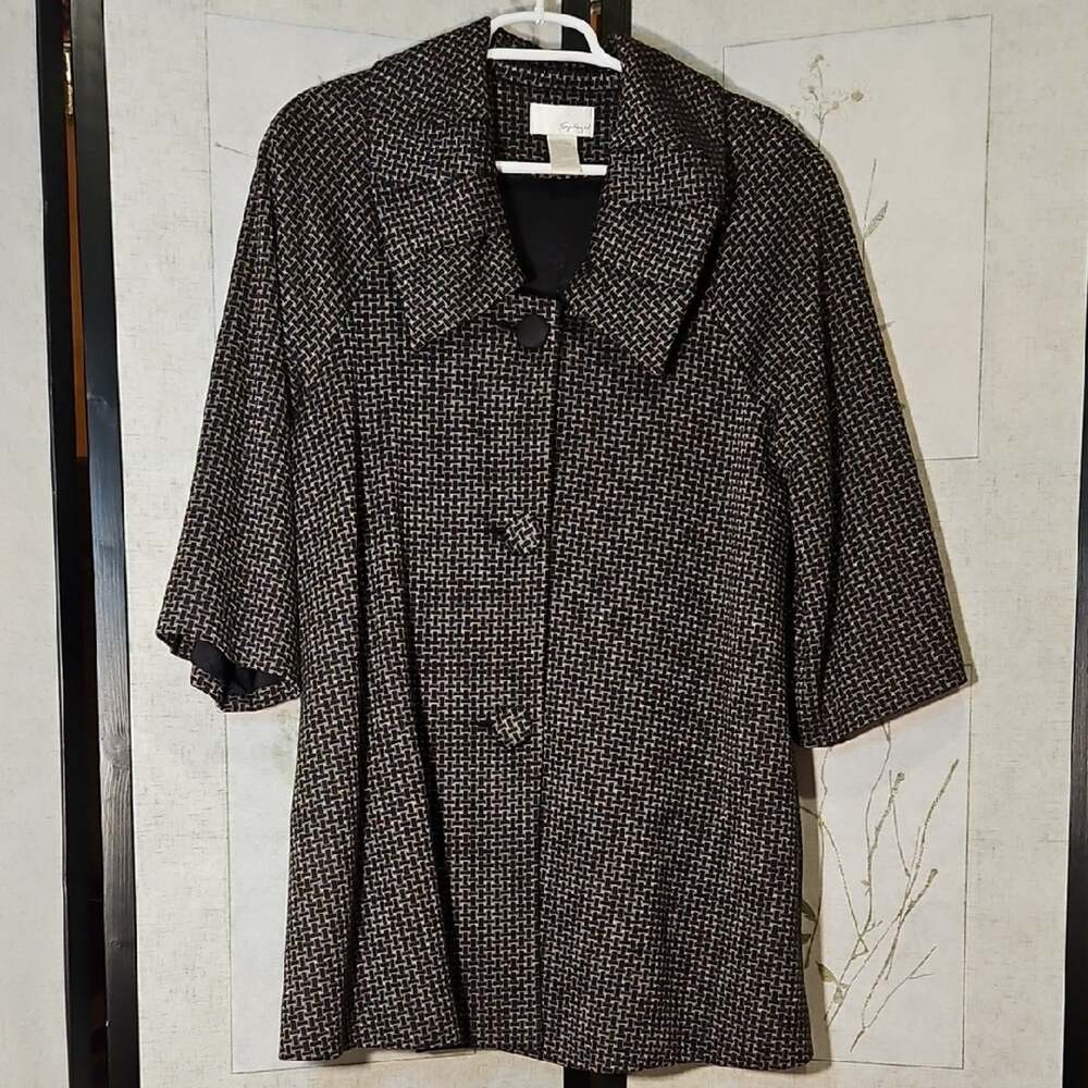 Spiegel Black and White Trench Coat with Wide Collar and Comfortable Fit